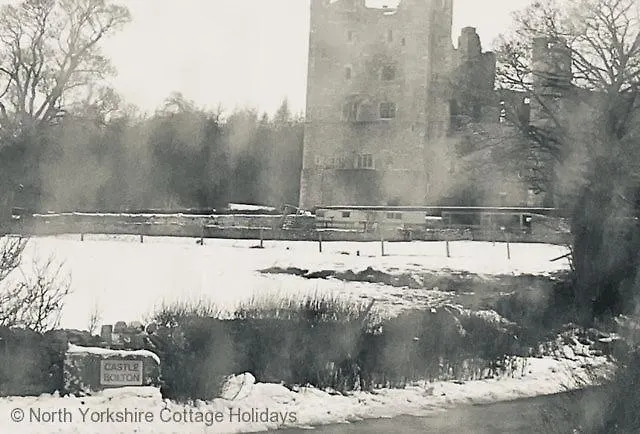 Storeys Cottage Redmire 0*,